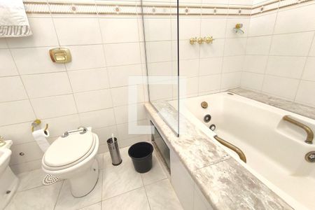 Casa de condomínio à venda com 1000m², 4 quartos e 4 vagas Casa de condomínio à venda com 1000m², 4 quartos e 4 vagasBanheiro 1