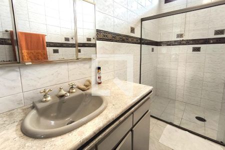 Casa de condomínio à venda com 1000m², 4 quartos e 4 vagas Casa de condomínio à venda com 1000m², 4 quartos e 4 vagasBanheiro do Quarto 4