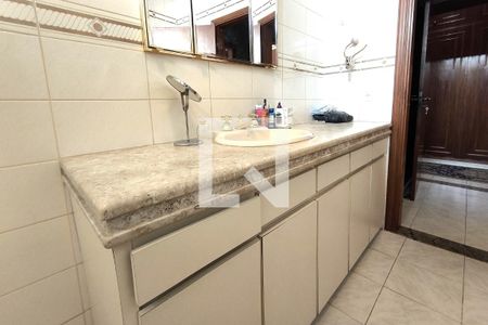 Casa de condomínio à venda com 1000m², 4 quartos e 4 vagas Casa de condomínio à venda com 1000m², 4 quartos e 4 vagasBanheiro 1