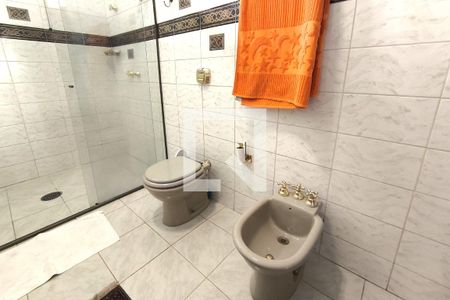 Casa de condomínio à venda com 1000m², 4 quartos e 4 vagas Casa de condomínio à venda com 1000m², 4 quartos e 4 vagasBanheiro do Quarto 4