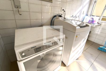 Casa de condomínio à venda com 1000m², 4 quartos e 4 vagas Casa de condomínio à venda com 1000m², 4 quartos e 4 vagasÁrea de Serviço