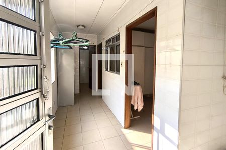 Casa de condomínio à venda com 1000m², 4 quartos e 4 vagas Casa de condomínio à venda com 1000m², 4 quartos e 4 vagasÁrea de Serviço