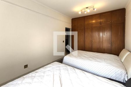 Casa de condomínio à venda com 1000m², 4 quartos e 4 vagas Casa de condomínio à venda com 1000m², 4 quartos e 4 vagasQuarto 4