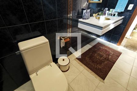 Casa de condomínio à venda com 1000m², 4 quartos e 4 vagas Casa de condomínio à venda com 1000m², 4 quartos e 4 vagasBanheiro 3