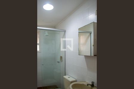 Banheiro de apartamento para alugar com 1 quarto, 45m² em Partenon, Porto Alegre