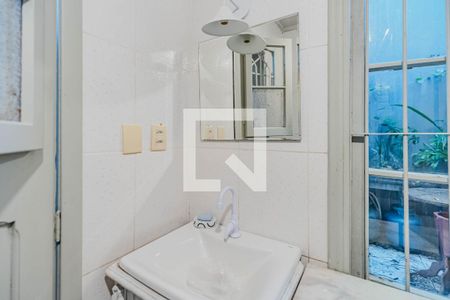 Banheiro de kitnet/studio para alugar com 1 quarto, 45m² em Cidade Baixa, Porto Alegre