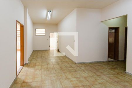 Sala de casa à venda com 4 quartos, 300m² em Lagoinha, Belo Horizonte