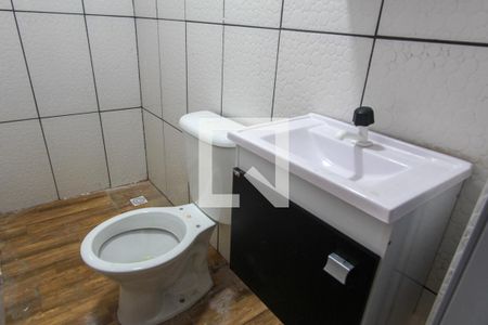 Banheiro de casa para alugar com 1 quarto, 20m² em Vila Industrial, São Paulo