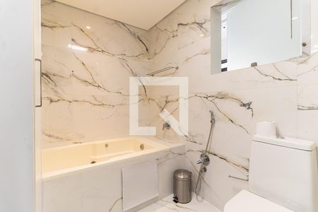 Apartamento à venda com 141m², 3 quartos e 4 vagas Apartamento à venda com 141m², 3 quartos e 4 vagasBanheiro da Suíte