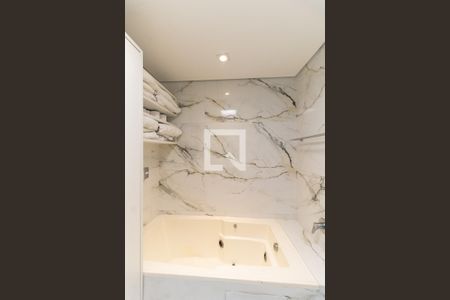 Apartamento à venda com 141m², 3 quartos e 4 vagas Apartamento à venda com 141m², 3 quartos e 4 vagasBanheiro da Suíte