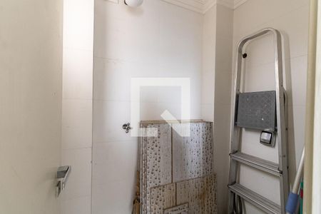 Apartamento à venda com 141m², 3 quartos e 4 vagas Apartamento à venda com 141m², 3 quartos e 4 vagasBanheiro de Serviço