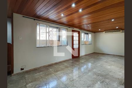 Sala de casa de condomínio à venda com 4 quartos, 150m² em São Francisco Xavier, Rio de Janeiro