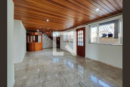 Casa de condomínio à venda com 150m², 4 quartos e 2 vagasSala