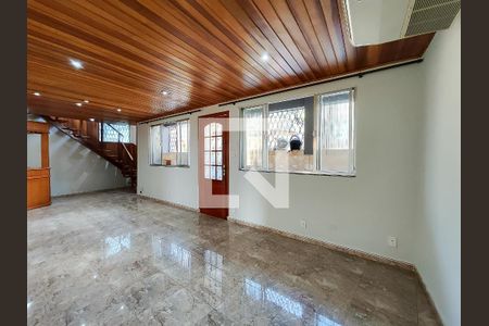 Casa de condomínio à venda com 150m², 4 quartos e 2 vagasSala