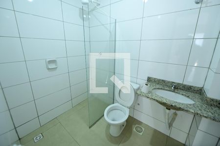 Banheiro de kitnet/studio para alugar com 1 quarto, 32m² em Vila Jardim Pompéia, Goiânia