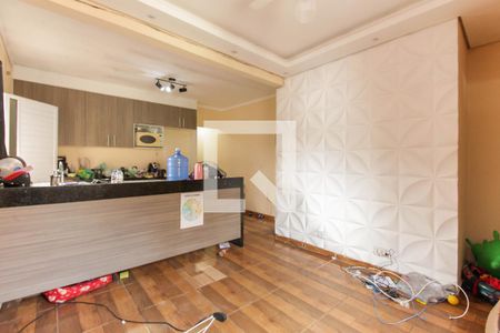 Sala de casa para alugar com 2 quartos, 60m² em Jardim Cibele, São Paulo