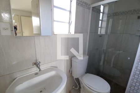 Banheiro do Quarto 1 de casa para alugar com 2 quartos, 120m² em Jardim Karaíba, Uberlândia