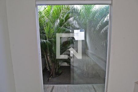 Sala - Jardim de casa para alugar com 2 quartos, 120m² em Jardim Karaíba, Uberlândia