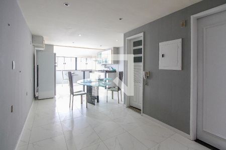 Sala de apartamento para alugar com 3 quartos, 120m² em Barra da Tijuca, Rio de Janeiro