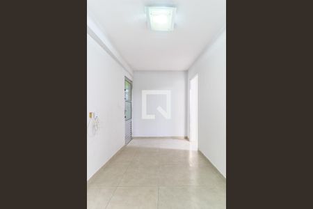 Sala 1 de casa para alugar com 2 quartos, 60m² em Jardim São Francisco de Assis, São Paulo