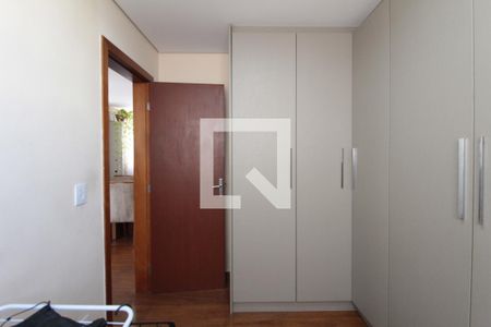 Quarto 1 de apartamento à venda com 2 quartos, 44m² em São João Batista, Belo Horizonte