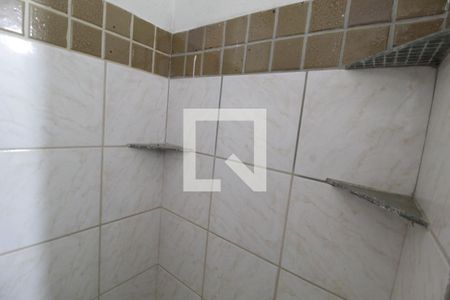 Banheiro de kitnet/studio para alugar com 1 quarto, 23m² em Jardim Karaíba, Uberlândia