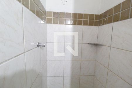 Banheiro de kitnet/studio para alugar com 1 quarto, 23m² em Jardim Karaíba, Uberlândia