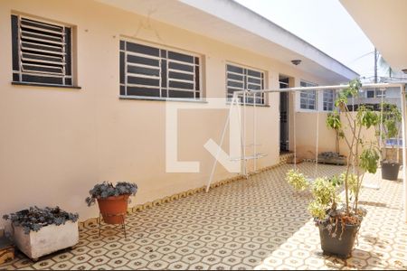 Casa à venda com 570m², 4 quartos e 6 vagas Casa à venda com 570m², 4 quartos e 6 vagasQuintal