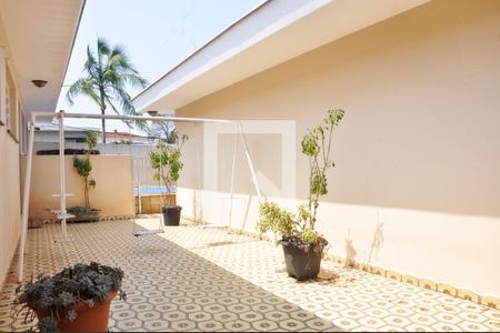 Casa à venda com 570m², 4 quartos e 6 vagas Casa à venda com 570m², 4 quartos e 6 vagasQuintal