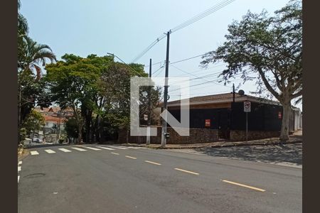 Casa à venda com 570m², 4 quartos e 6 vagas Casa à venda com 570m², 4 quartos e 6 vagasFachada do Imóvel