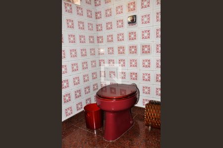 Casa à venda com 570m², 4 quartos e 6 vagas Casa à venda com 570m², 4 quartos e 6 vagasDetalhe - Banheiro Social