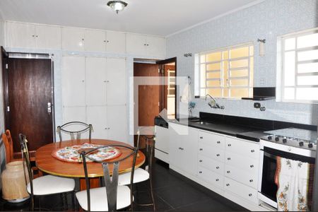 Casa à venda com 570m², 4 quartos e 6 vagas Casa à venda com 570m², 4 quartos e 6 vagasDetalhe - Cozinha