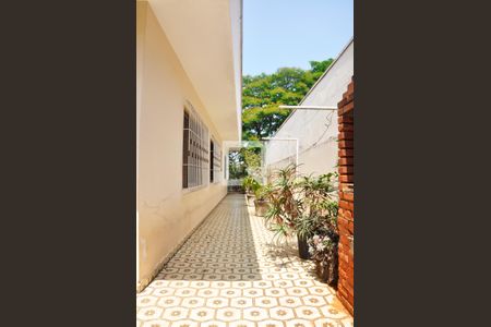 Casa à venda com 570m², 4 quartos e 6 vagas Casa à venda com 570m², 4 quartos e 6 vagasCorredor - Externo