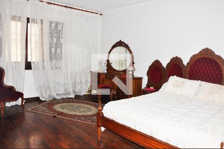 Casa à venda com 570m², 4 quartos e 6 vagas Casa à venda com 570m², 4 quartos e 6 vagasDetalhe - Quartos 01 com Suíte