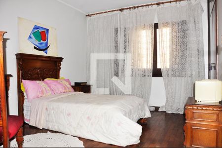 Casa à venda com 570m², 4 quartos e 6 vagas Casa à venda com 570m², 4 quartos e 6 vagasDetalhe - Quarto 02