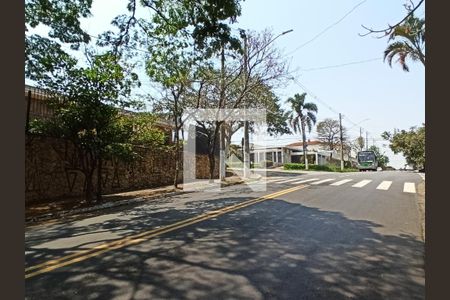 Casa à venda com 570m², 4 quartos e 6 vagas Casa à venda com 570m², 4 quartos e 6 vagasFachada do Imóvel