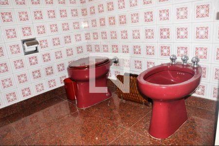 Casa à venda com 570m², 4 quartos e 6 vagas Casa à venda com 570m², 4 quartos e 6 vagasDetalhe - Banheiro Social