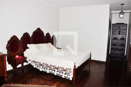 Casa à venda com 570m², 4 quartos e 6 vagas Casa à venda com 570m², 4 quartos e 6 vagasDetalhe - Quartos 01 com Suíte