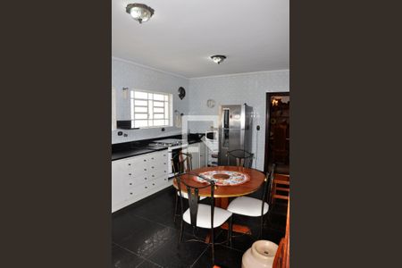 Casa à venda com 570m², 4 quartos e 6 vagas Casa à venda com 570m², 4 quartos e 6 vagasDetalhe - Cozinha