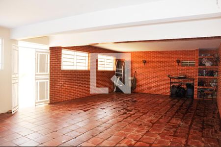 Casa à venda com 570m², 4 quartos e 6 vagas Casa à venda com 570m², 4 quartos e 6 vagasGaragem