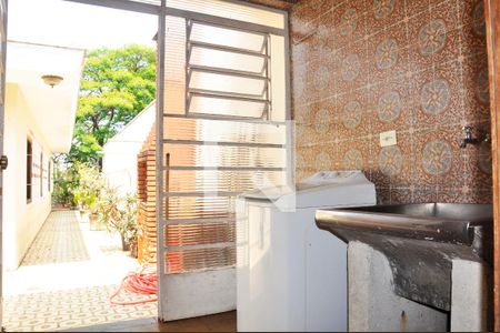 Casa à venda com 570m², 4 quartos e 6 vagas Casa à venda com 570m², 4 quartos e 6 vagasÁrea de Serviço