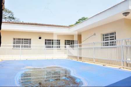 Casa à venda com 570m², 4 quartos e 6 vagas Casa à venda com 570m², 4 quartos e 6 vagasPiscina