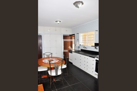 Casa à venda com 570m², 4 quartos e 6 vagas Casa à venda com 570m², 4 quartos e 6 vagasDetalhe - Cozinha