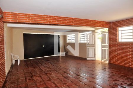 Casa à venda com 570m², 4 quartos e 6 vagas Casa à venda com 570m², 4 quartos e 6 vagasGaragem