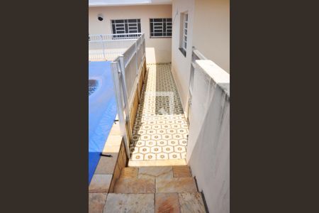 Casa à venda com 570m², 4 quartos e 6 vagas Casa à venda com 570m², 4 quartos e 6 vagasCorredor - Piscina