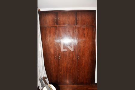 Casa à venda com 570m², 4 quartos e 6 vagas Casa à venda com 570m², 4 quartos e 6 vagasDetalhe - Quarto 03