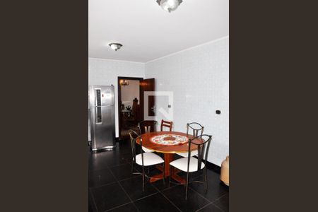 Casa à venda com 570m², 4 quartos e 6 vagas Casa à venda com 570m², 4 quartos e 6 vagasDetalhe - Cozinha