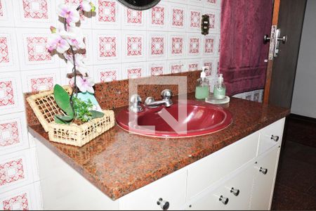 Casa à venda com 570m², 4 quartos e 6 vagas Casa à venda com 570m², 4 quartos e 6 vagasDetalhe - Banheiro Social