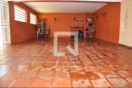 Casa à venda com 570m², 4 quartos e 6 vagas Casa à venda com 570m², 4 quartos e 6 vagasGaragem