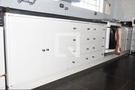 Casa à venda com 570m², 4 quartos e 6 vagas Casa à venda com 570m², 4 quartos e 6 vagasDetalhe - Cozinha